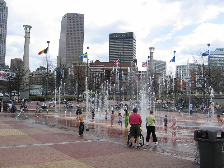 06 Centenial park and fountain.JPG